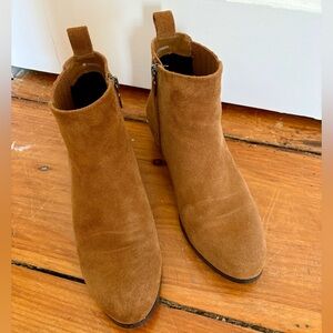 Blondo Waterproof Suede Ankle Boots Cognac Brown Side Zip Low Heel | size 9.5